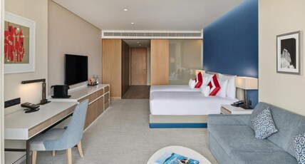 JA Lake View Hotel, Dubai Room Type - Resort Course One Bedroom Suite with Signature Lounge and Saltwater Pool Access