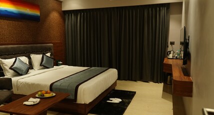 ALAUKIK HOTEL Room Type - Deluxe Room