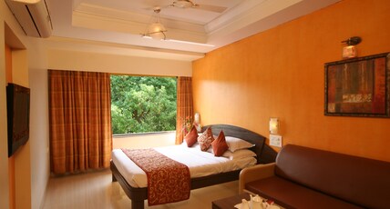 Hotel Saket Plaza (Pure Veg), Mahabaleshwar Room Type - Luxury Room  (A.C.)
