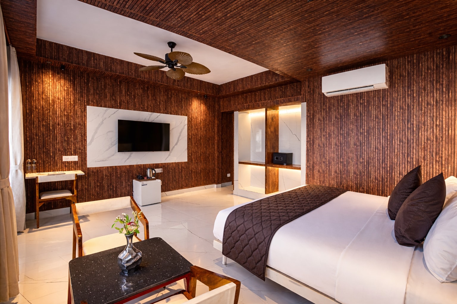 Shakuntalam Sagar - Luxury Boutique Lake View Hotel, Udaipur - Tap to explore photos
