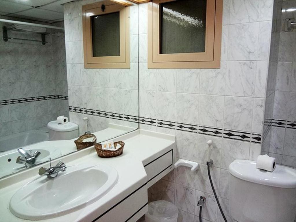 Dolphin Hotel Apartments Bur Dubai - Tap to explore photos