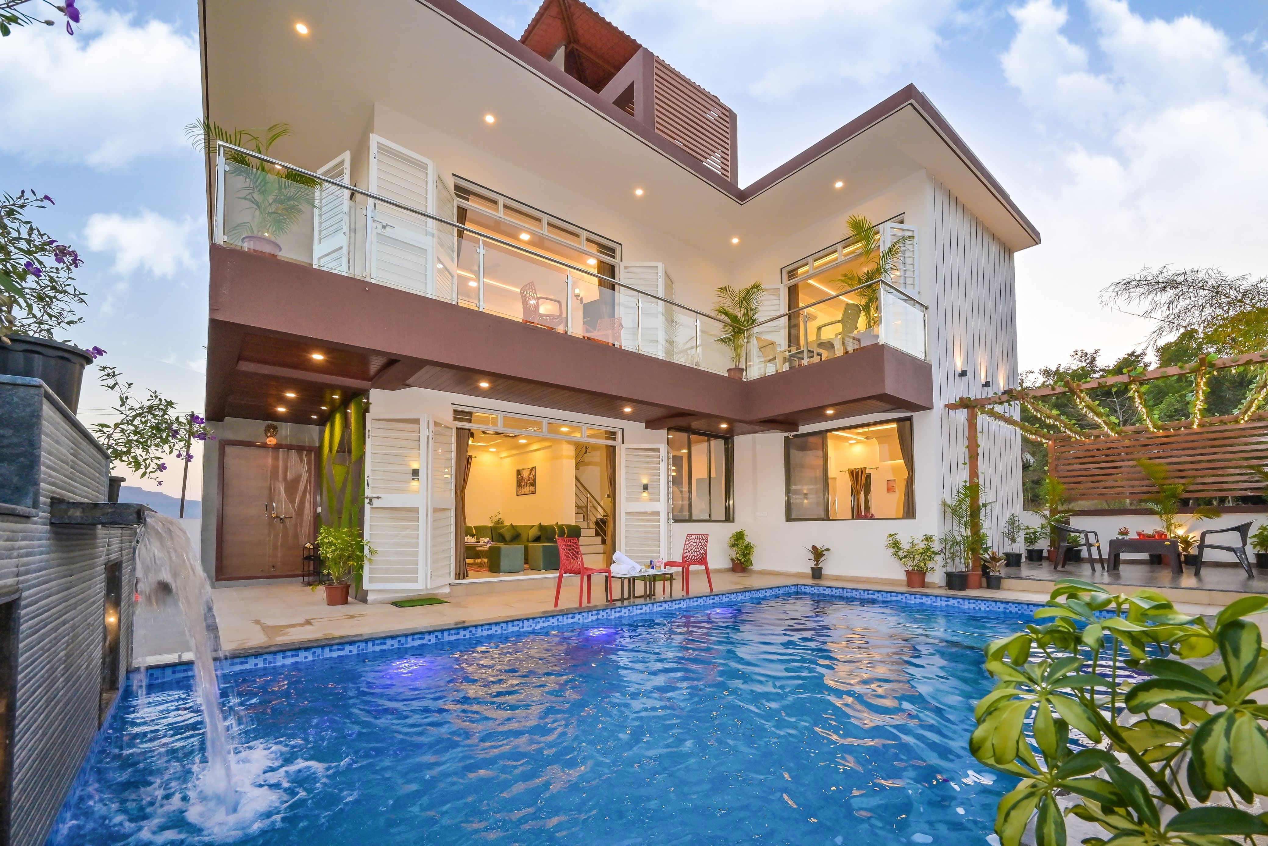 Mountain Mist- 4BHK Luxurious Villa with Pvt Pool - Tap to explore photos