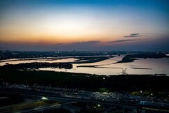 high sky luxurious 43 floor stay At Supernova Noida