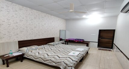 Goyal Bhawan Room Type - Deluxe Room Non Ac