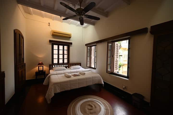 Heritage Bungalow in Ballygunge-Vintage Room 1 - Tap to explore photos