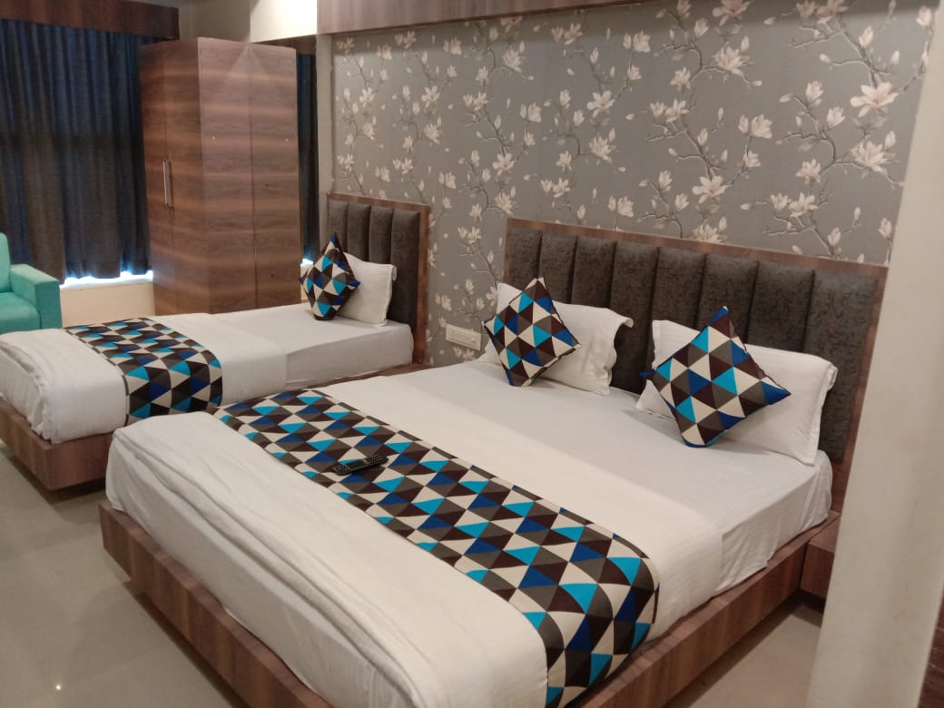 Hotel Green Park - Tap to explore photos