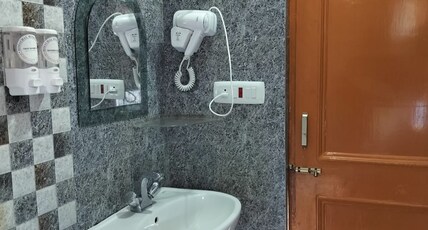 Sai Cottage | Rooms & Restaurant Room Type - Deluxe Room Without Balconey
