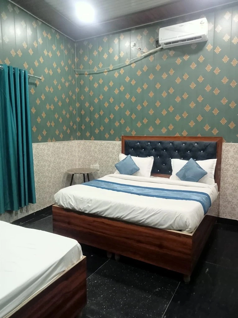 Hotel Kamal Dham Room Type - Deluxe Triple AC Room