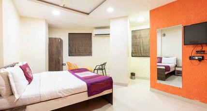 Hotel Girgaon Palace Room Type - Deluxe Double Room