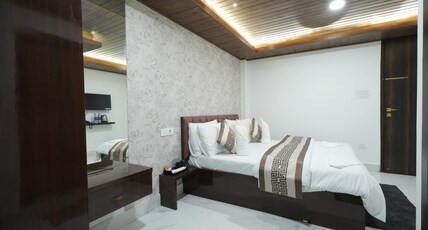 Longitude Homestay Dalapchand Room Type - Super Deluxe Room