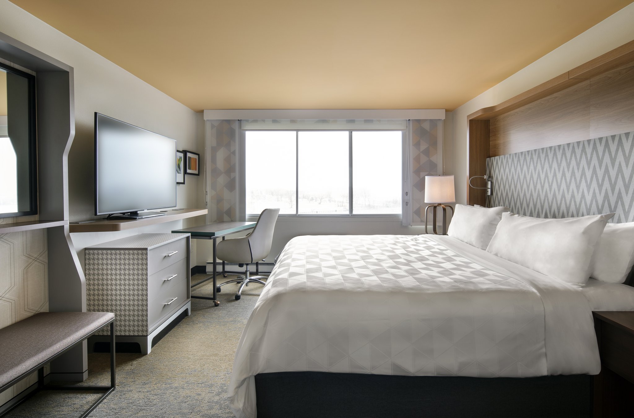 Holiday Inn Montreal Longueuil - Tap to explore photos