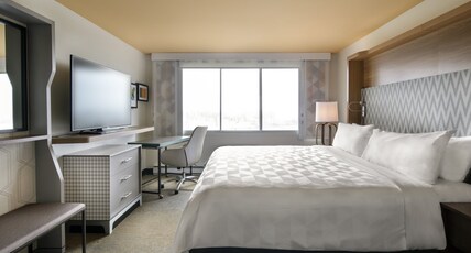 Holiday Inn Montreal Longueuil Room Type - 1 King Bed Standard