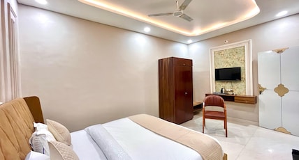 SIYAVAR PALACE - 400m from Raja Ram Temple Room Type - Premium Room SIYAVAR PALACE - 400m from Raja Ram Temple Room Type - Premium Room