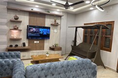 Stay by the Lake | Stylish Home, Perfect Location