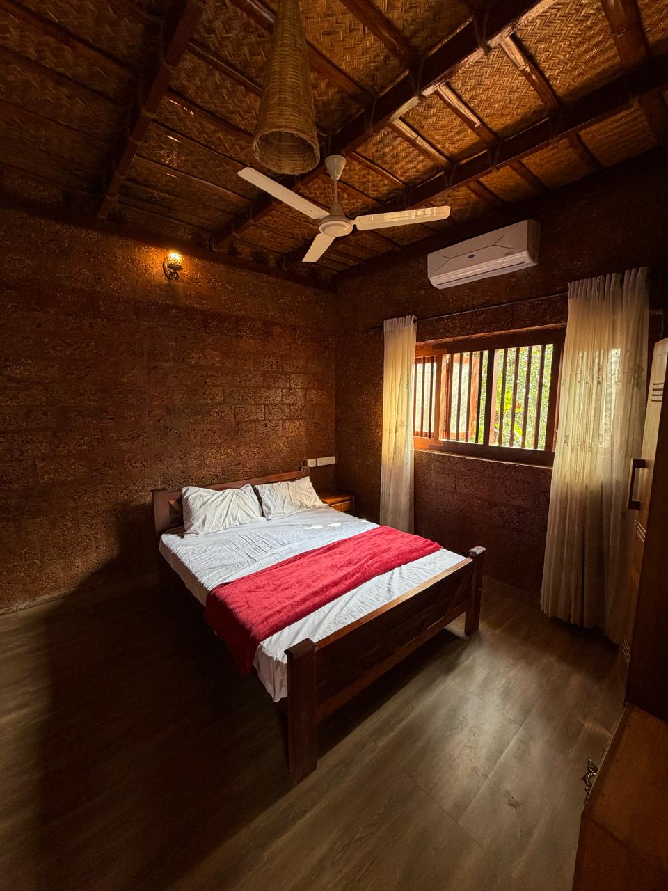 Panthalasa - Tap to explore photos