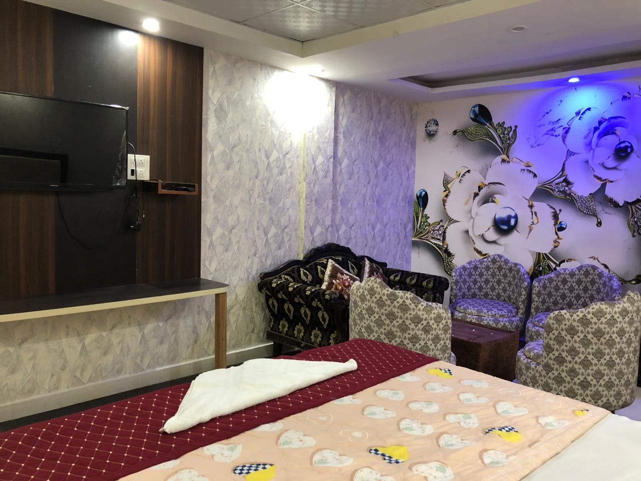 S B Luxury Hotel 369 - Tap to explore photos