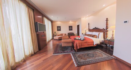 The Lalit Mumbai Room Type - Lalit Luxury Suite, King Bed on Higher Floor with Two Seperate Bedroom and Bathtub The Lalit Mumbai Room Type - Lalit Luxury Suite, King Bed on Higher Floor with Two Seperate Bedroom and Bathtub