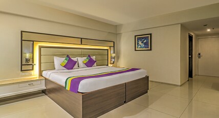 Treebo Premium Metropolis Room Type - Deluxe Room