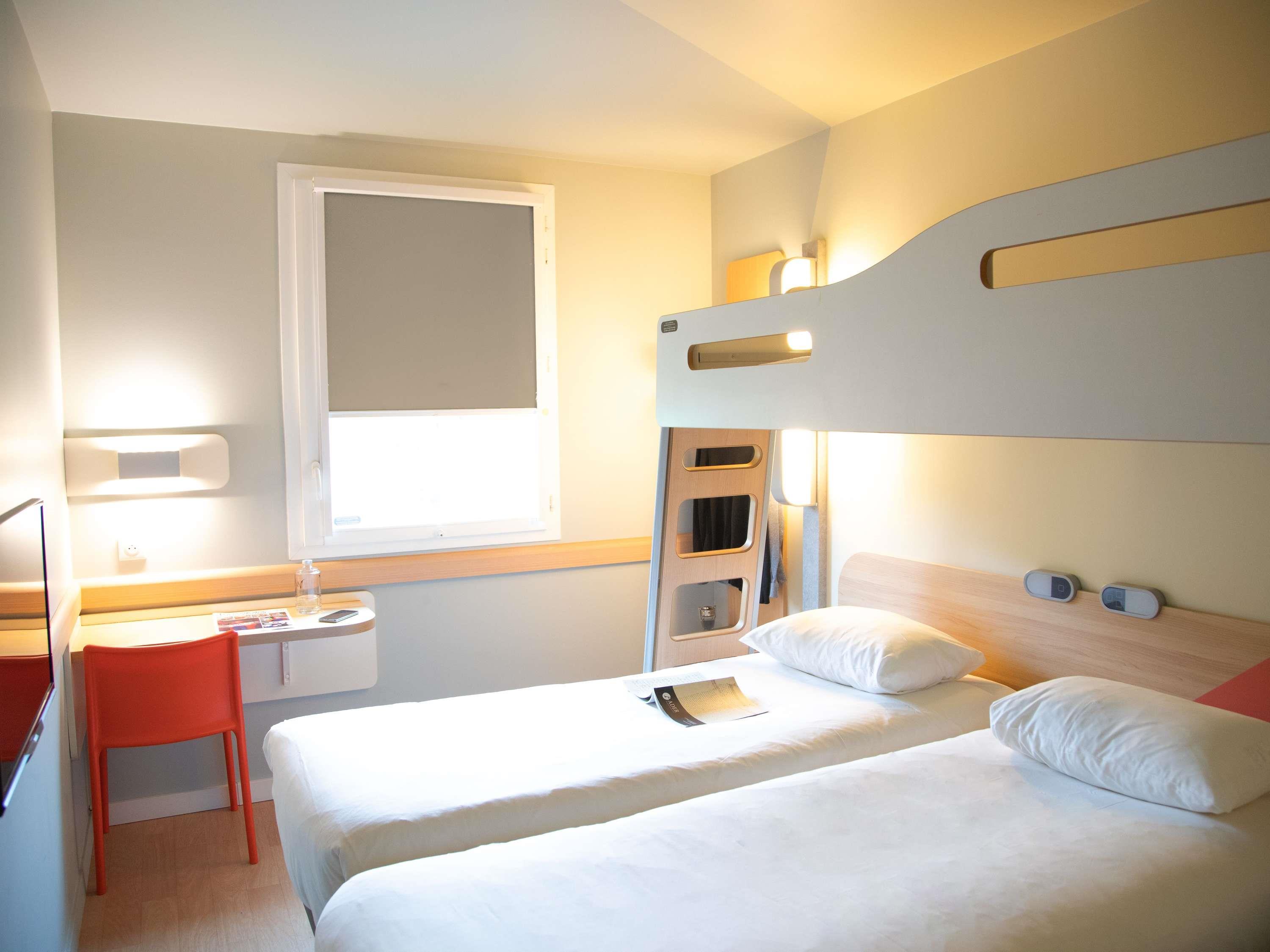ibis budget Saint Quentin en Yvelines Velodrome - Tap to explore photos