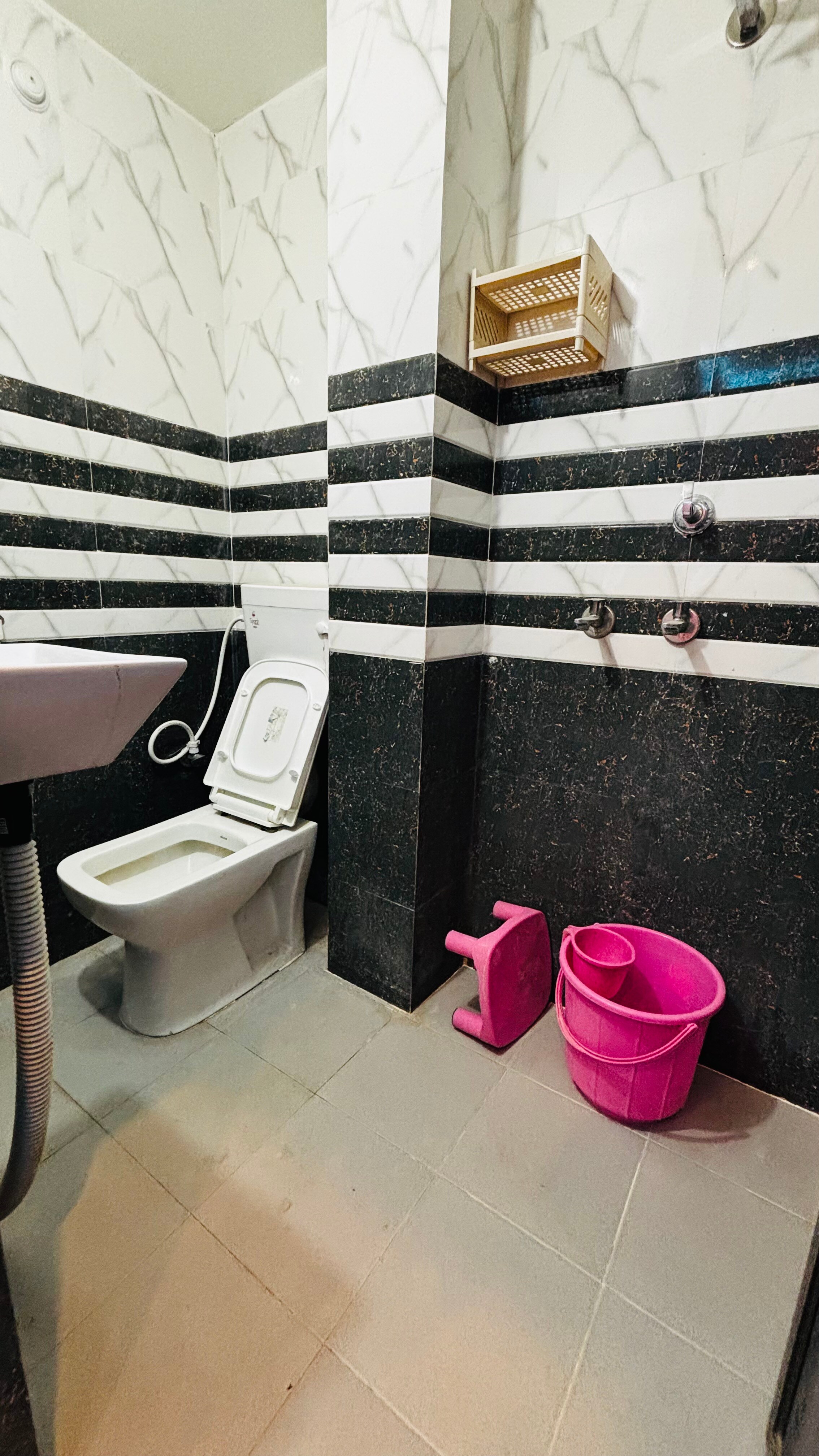 Devkritii Innn stays - Tap to explore photos