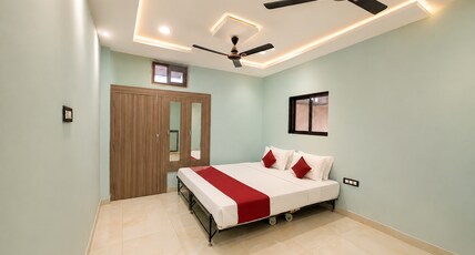 Raghuraaj palace Room Type - Deluxe Non Ac 