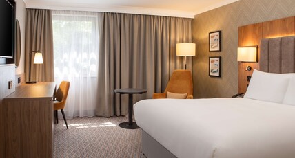 DoubleTree by Hilton Hotel Southampton Room Type - QUEEN GUEST ROOM