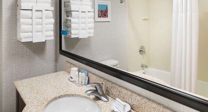 Hampton Inn & Suites by Hilton Chicago-North Shore/Skokie Room Type - KING STUDIO SUITE NONSMOKI