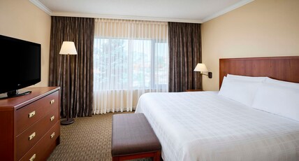 Best Western Plus Lamplighter Inn & Conference Centre Room Type - Suite-1 King Bed, Non-Smoking, Sofabed, Balcony, Atrium View, Separate Living Room, Microwave And Re Best Western Plus Lamplighter Inn & Conference Centre Room Type - Suite-1 King Bed, Non-Smoking, Sofabed, Balcony, Atrium View, Separate Living Room, Microwave And Re