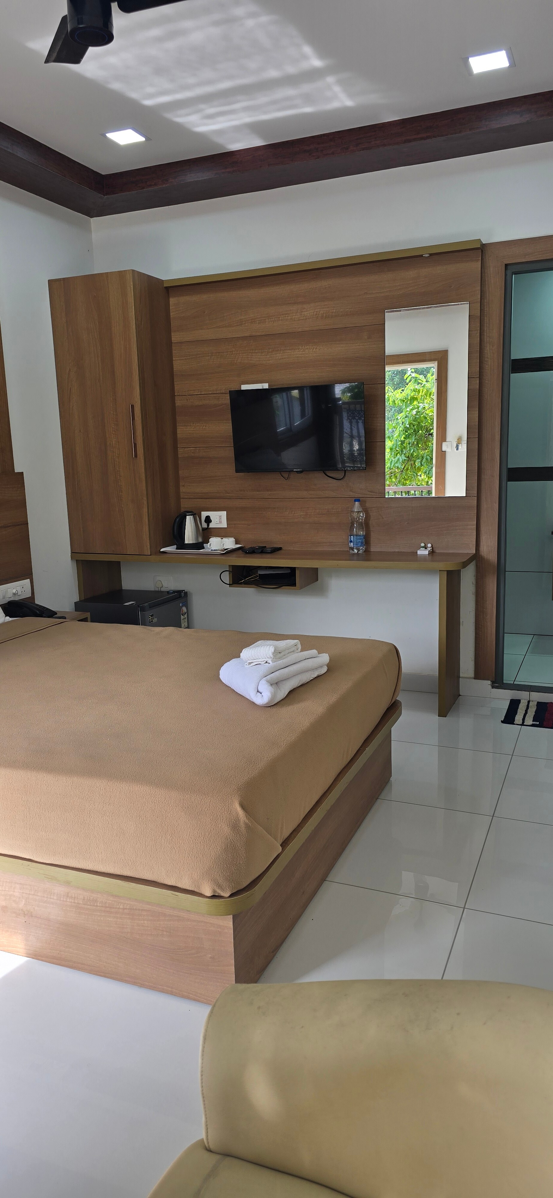 Haco Lake View - 11BR Resort in Kochi - Tap to explore photos