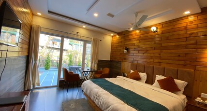 The Aesthetic Hotel And Restaurant Room Type - Superior Room