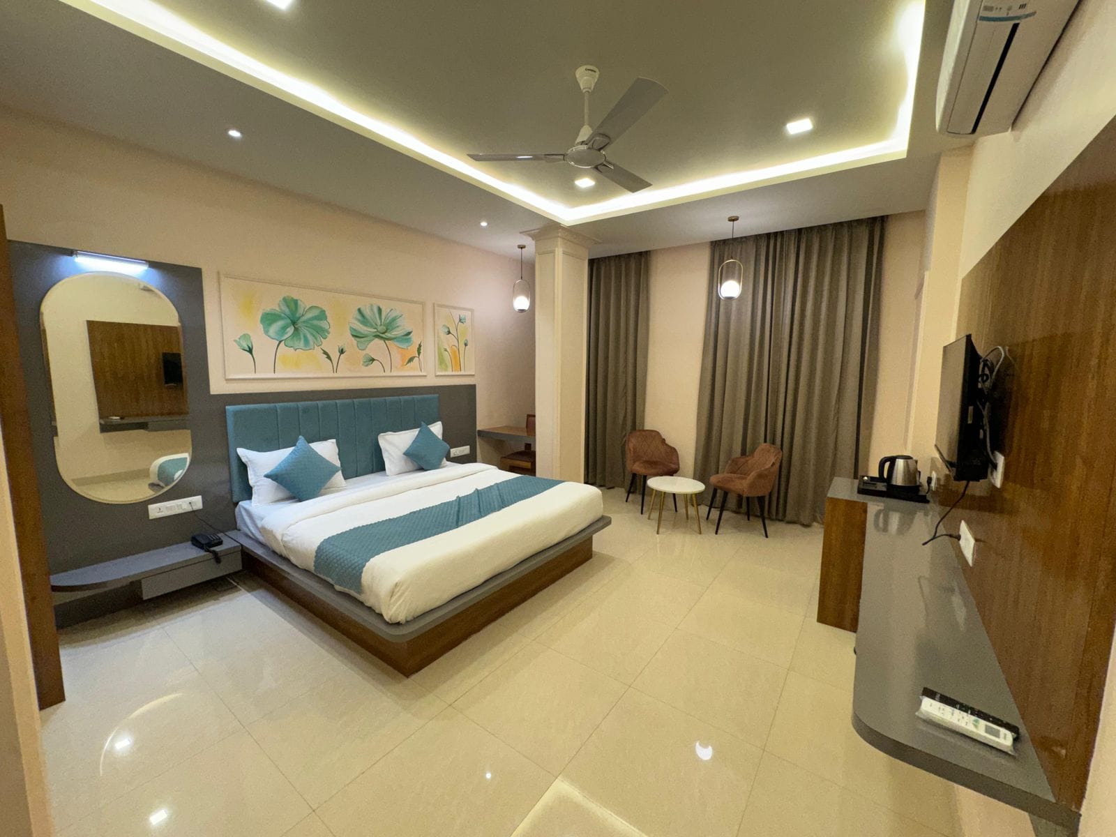 Hotel lotos inn - Tap to explore photos