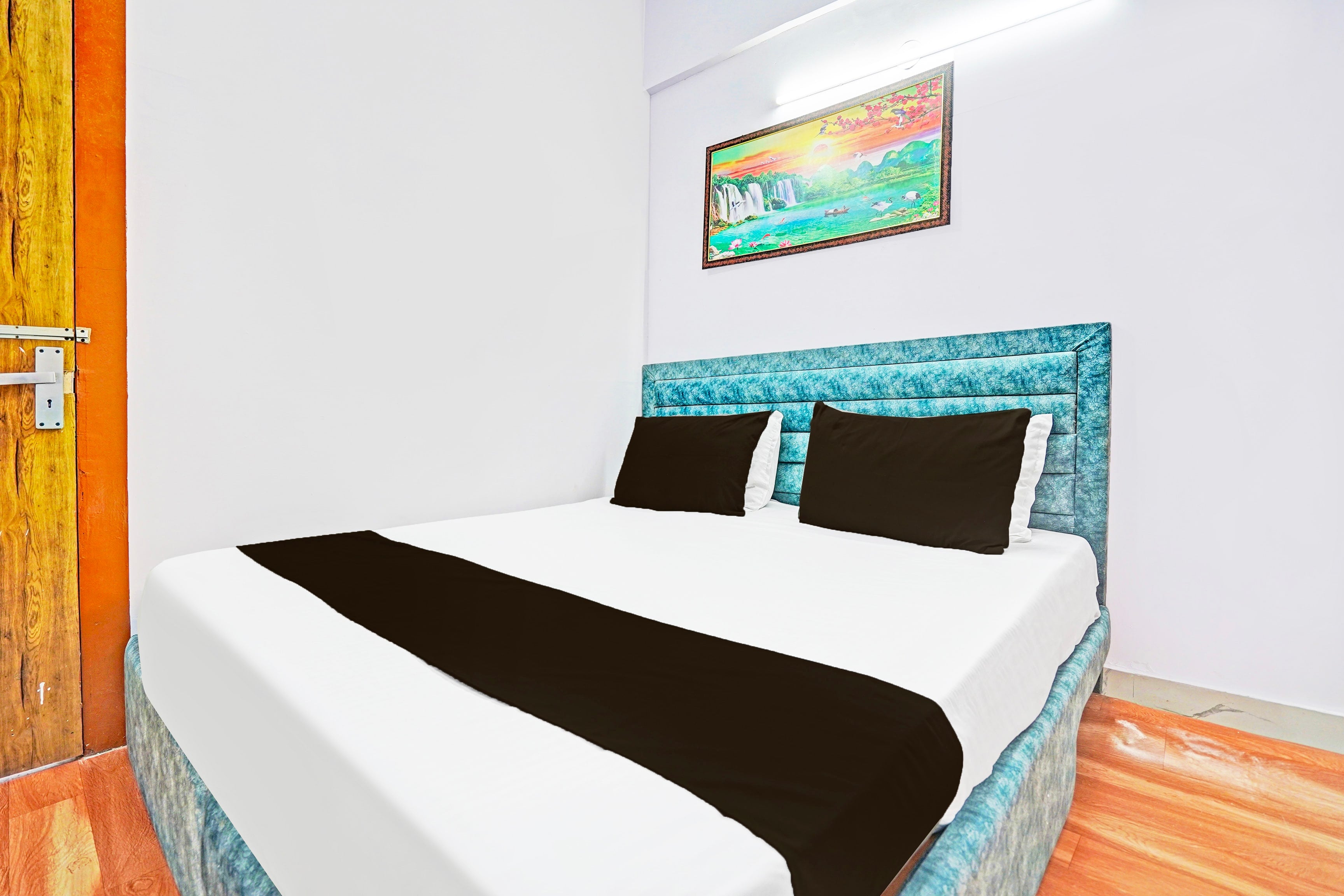 OYO 828104 Hotel Pacific Stay - Tap to explore photos