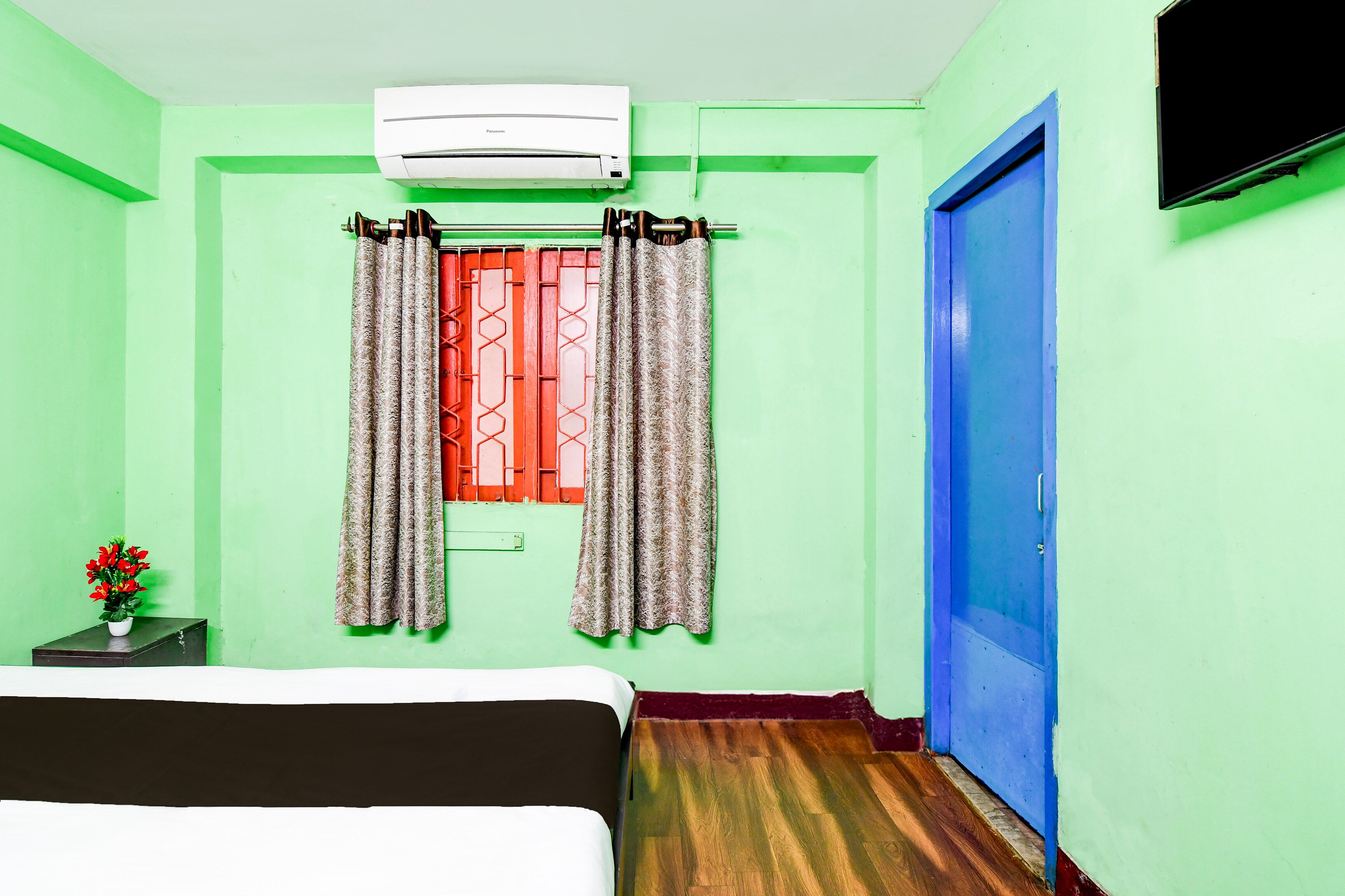 Hotel O S.M Guest House - Tap to explore photos