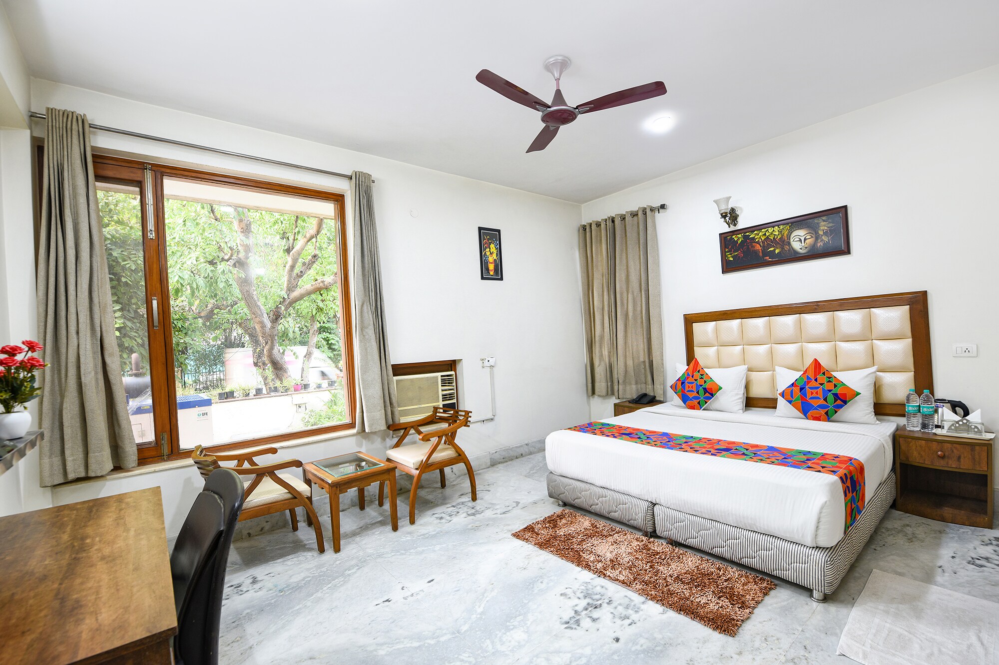 FabHotel The Lalit Vibes - Nr. DLF Phase 2 & MG Road Metro - Tap to explore photos