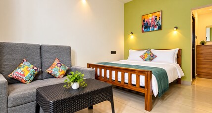 VAR Blue Haus 1 AC 1 Room 8 min walk beach Room Type - Bedroom