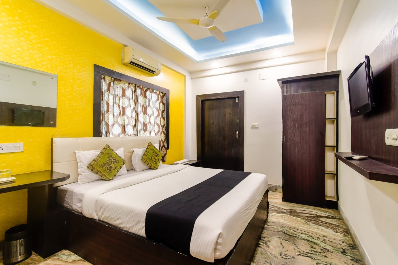 Hotel Atithi Mansion - Tap to explore photos