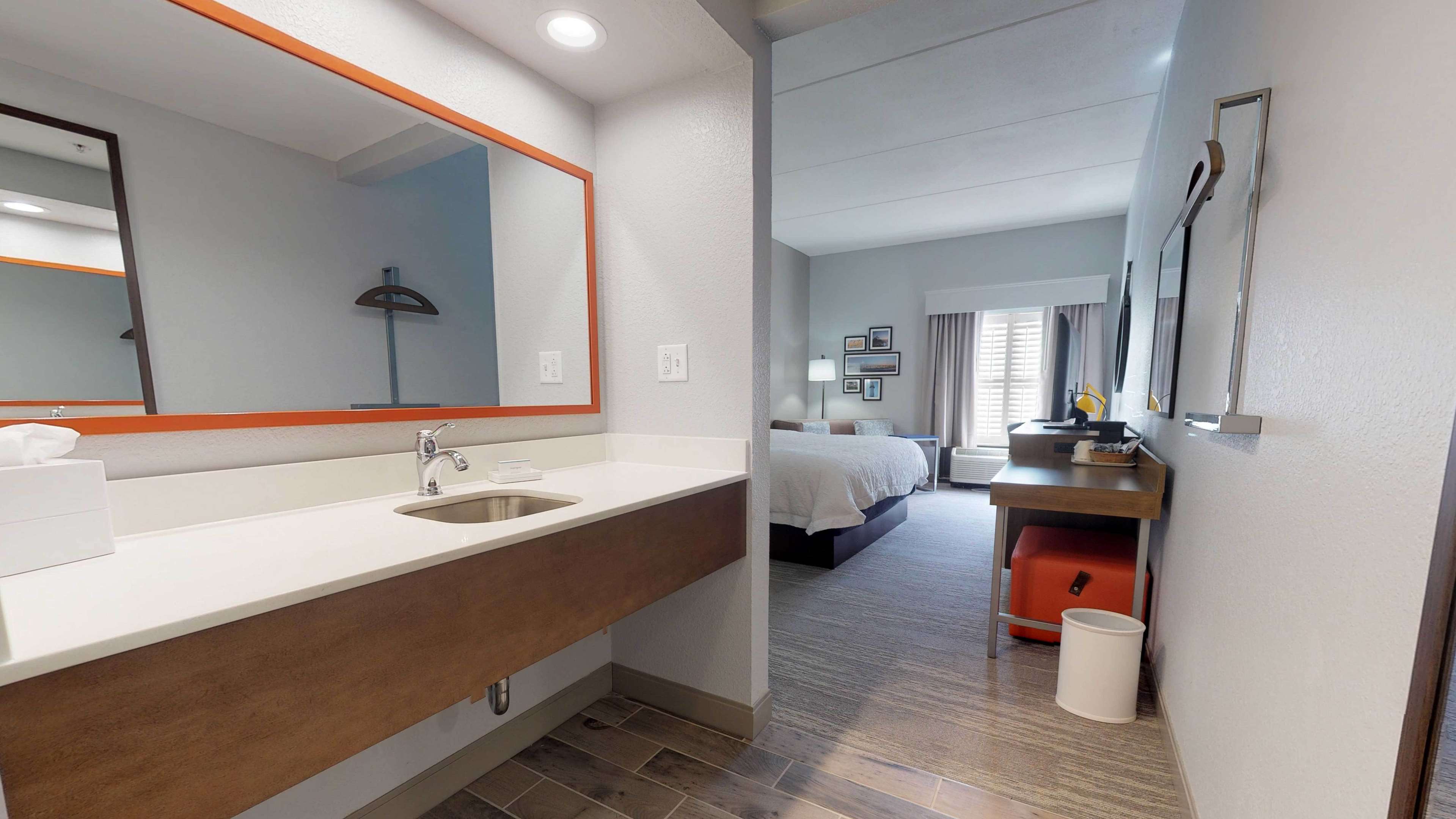 Hampton Inn by Hilton St. Simons Island - Tap to explore photos