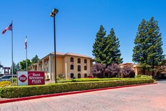 Best Western Plus Heritage Inn