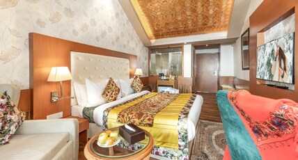 Hotel Royal Castle, Gulmarg Room Type - Deluxe Room (Forest or Valley View)