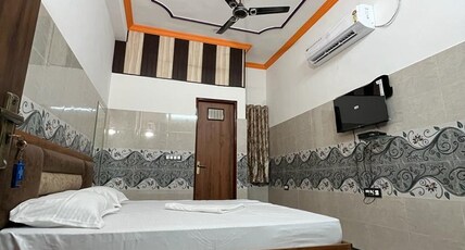 Sangam Hotel And Restaurant Room Type - Luxury Room