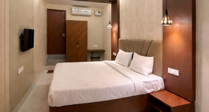 Halt inn Room Type - King Crafted Room
