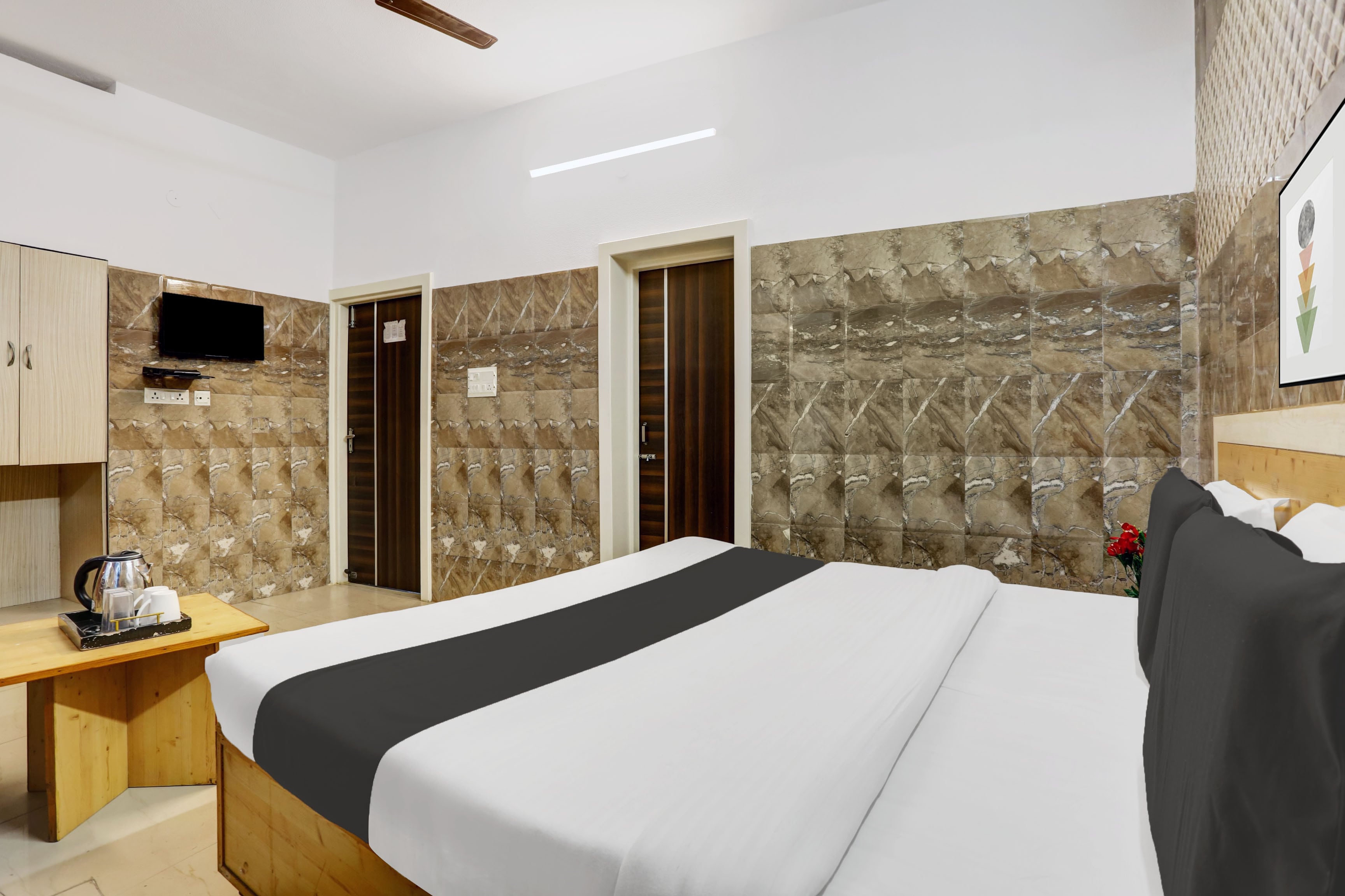 Hotel O Jammu Near Ragunath Bazaar Formerly GoodWill - Tap to explore photos