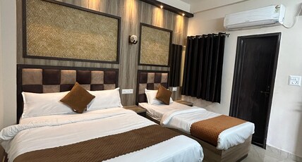 Hotel Dev Vanshi Palace Room Type - CLASSIC TRIPLE BED