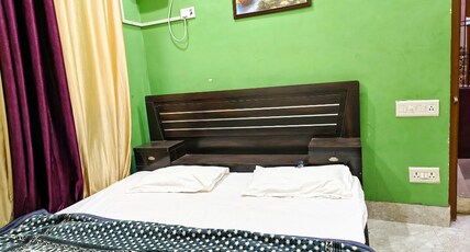SHANKAR HOMESTAY & RESIDENCY | NEAR RAMJANMBHOOMI Room Type - STANDARD AC ROOM - 4