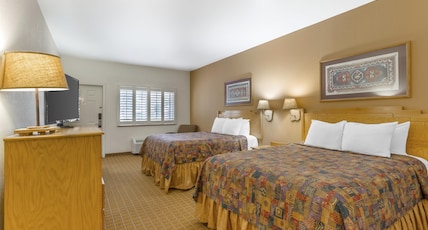 Best Western Gold Canyon Inn and Suites Room Type - 2 Queen Beds, Non-Smoking, High Speed Internet Access, Business Plus Room, Microwave And Refrigerato