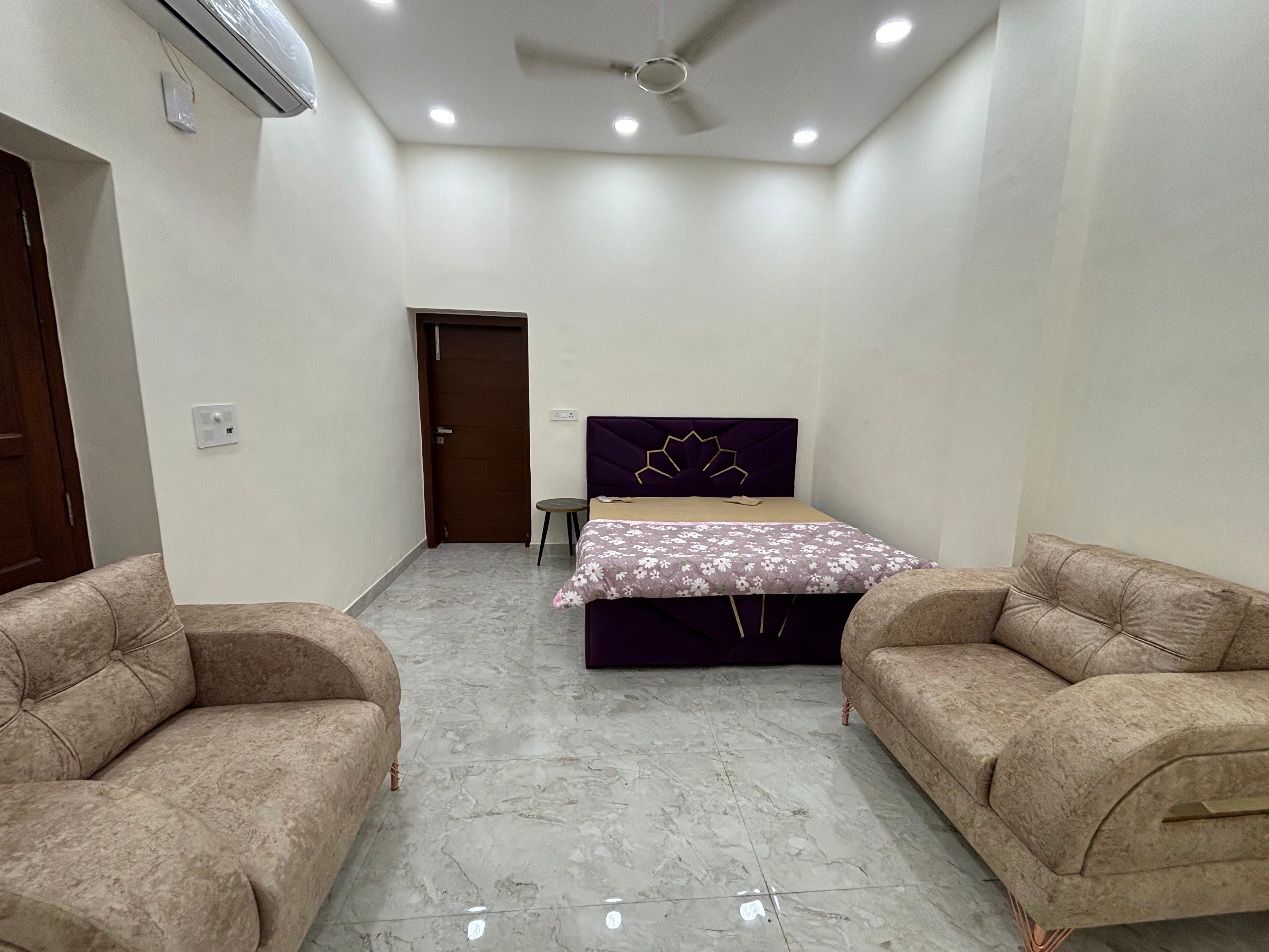 Trahes Home Luxurious Modern 3 BHK Apartment Delhi - Tap to explore photos