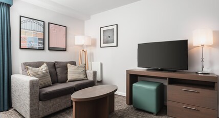 Staybridge Suites NEWCASTLE, an IHG hotel Room Type - 2 Twin Bed Studio Suite with Kitchenette