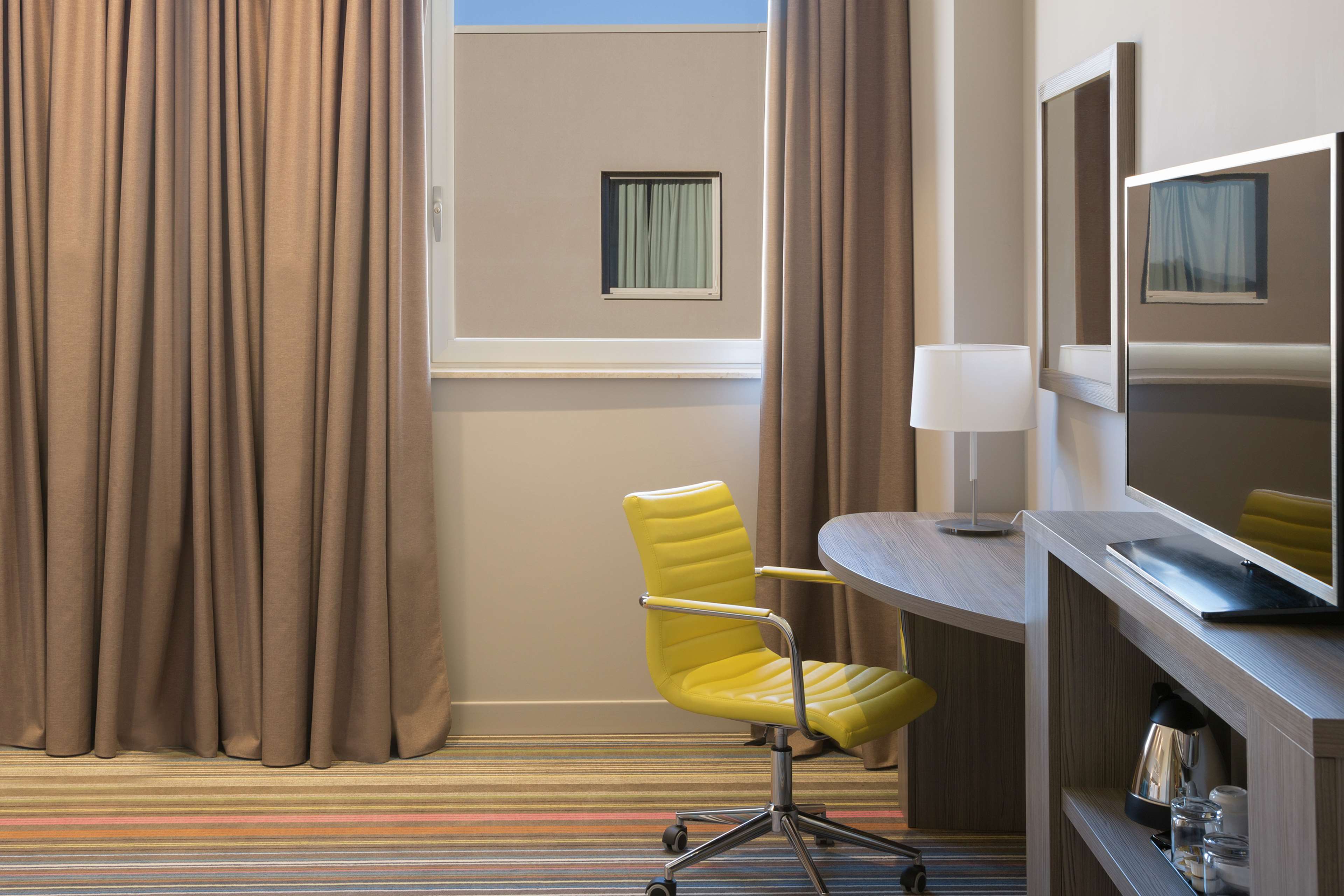 Hampton by Hilton Rome East - Tap to explore photos