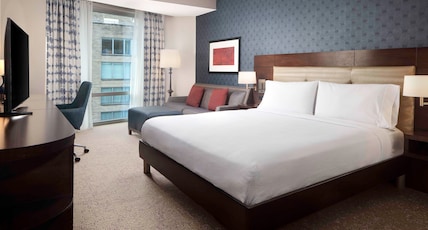 Hilton Garden Inn Washington DC/Georgetown Area Room Type - 1 KING BED CITY VIEW