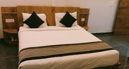 RANKK Stays Room Type - Suite Room